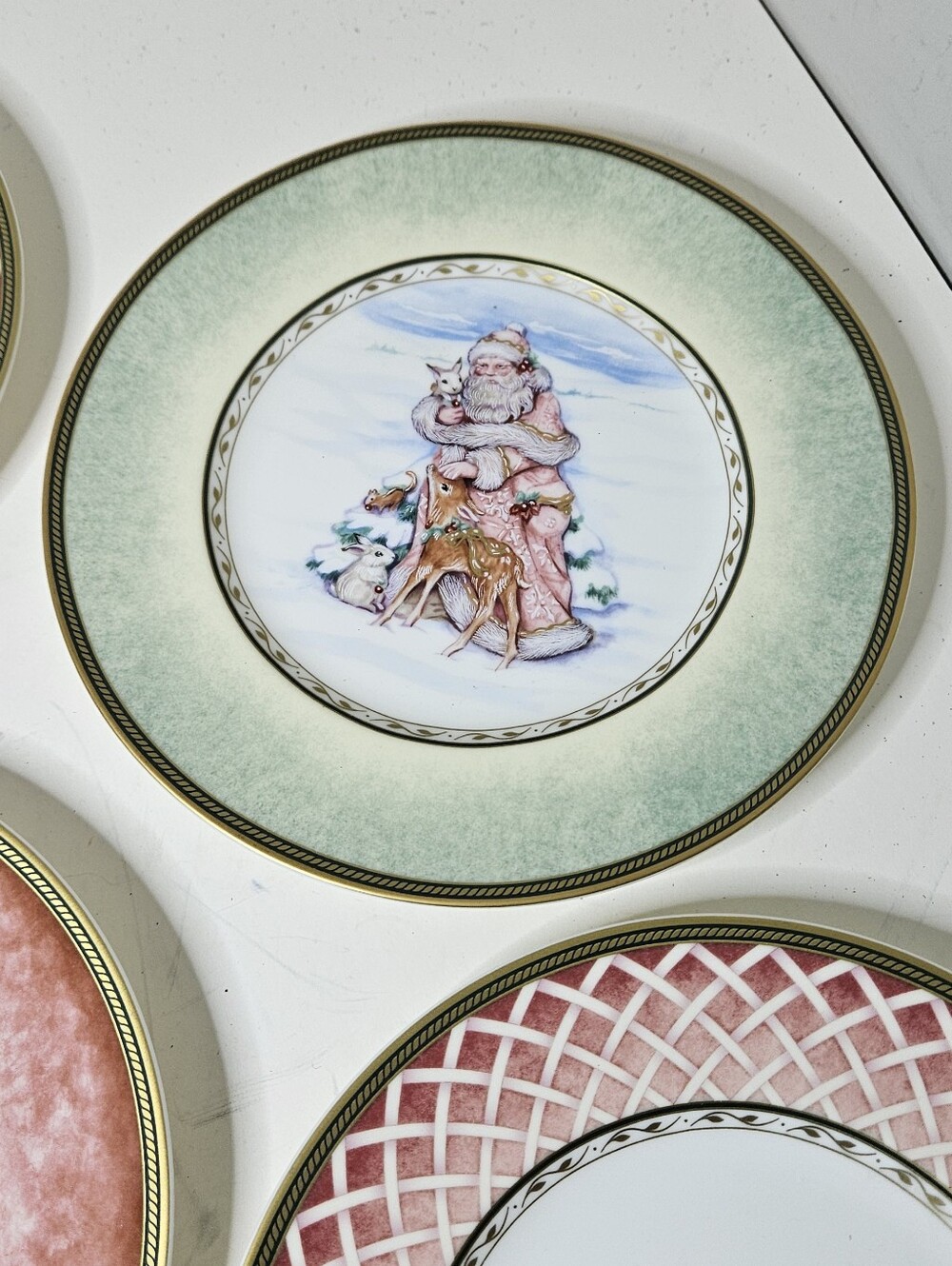 Fitz & Floyd Winter Holiday Collector Plates Santa Portrait Rose Wreath Set Of 4 - Picture 5 of 9